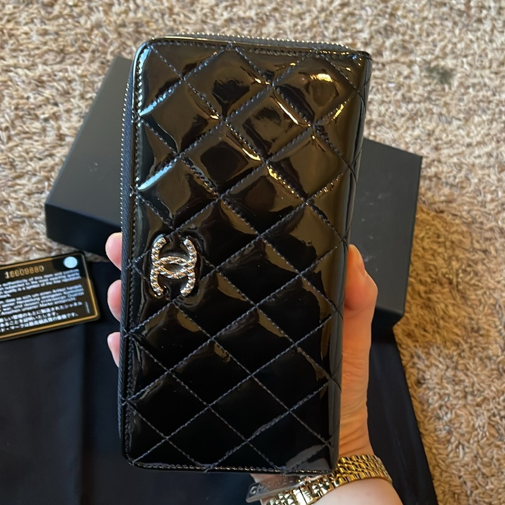 Chanel Quilted Black Patent Leather Zippy Wallet - Picture 13 of 16